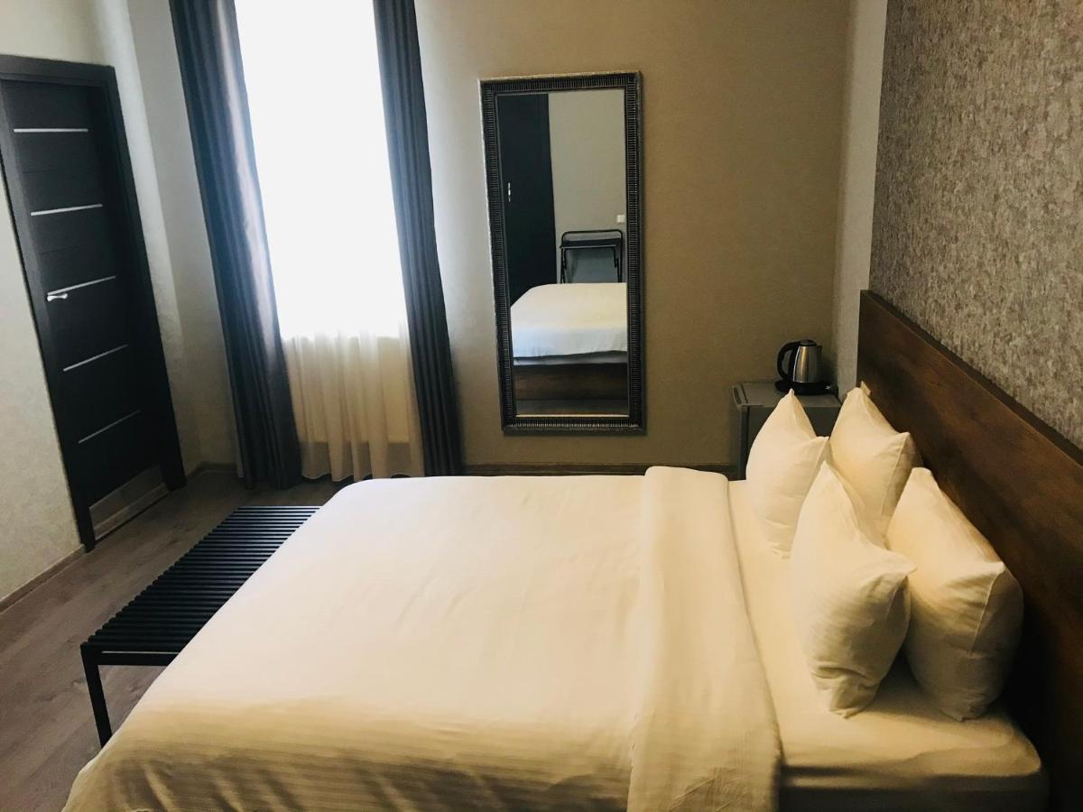 2Nd Floor Hotel Tbilisi Bagian luar foto