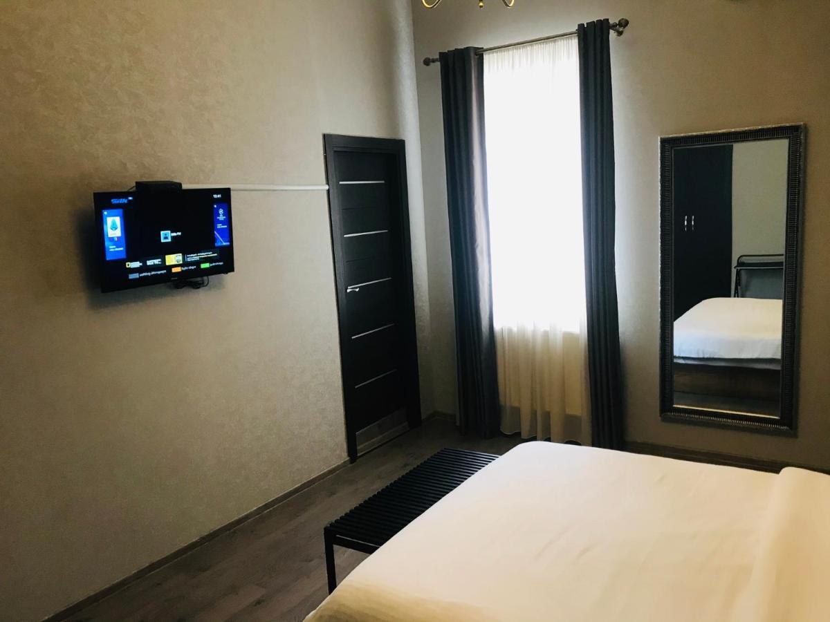2Nd Floor Hotel Tbilisi Bagian luar foto