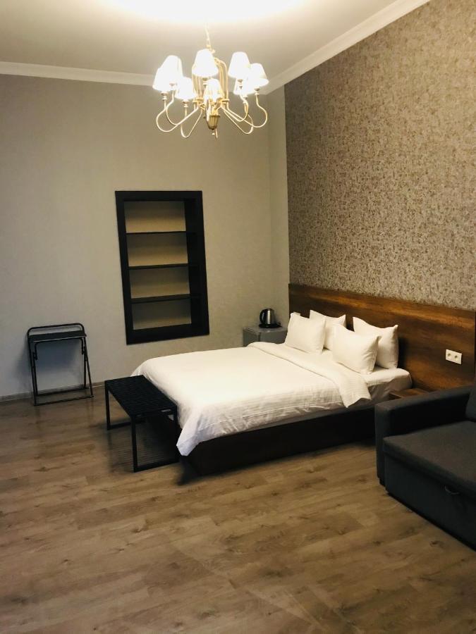 2Nd Floor Hotel Tbilisi Bagian luar foto