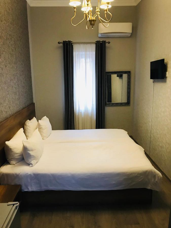 2Nd Floor Hotel Tbilisi Bagian luar foto