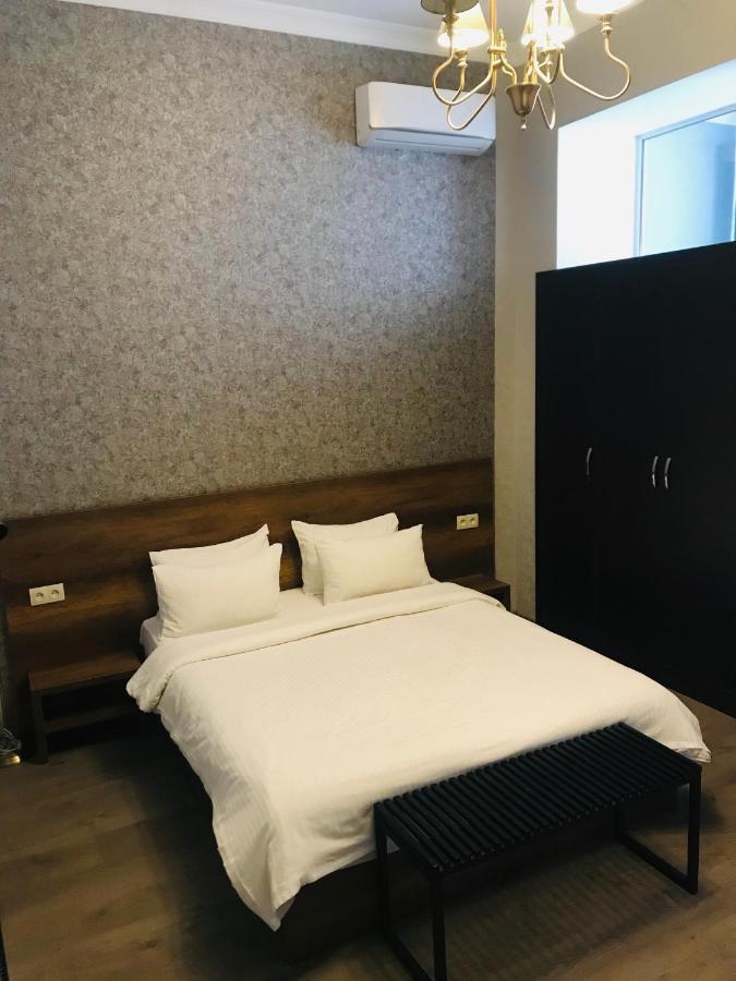 2Nd Floor Hotel Tbilisi Bagian luar foto