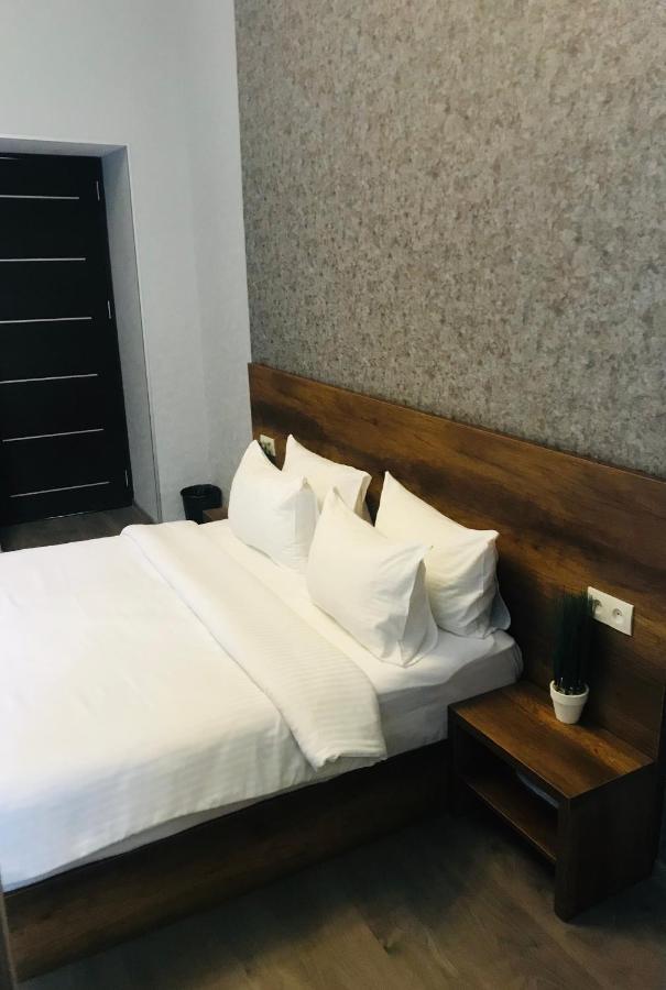 2Nd Floor Hotel Tbilisi Bagian luar foto