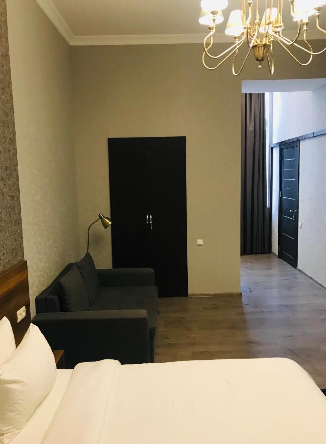 2Nd Floor Hotel Tbilisi Bagian luar foto
