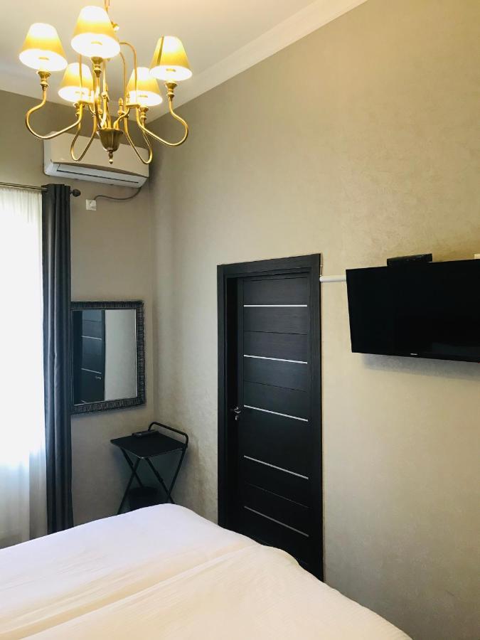 2Nd Floor Hotel Tbilisi Bagian luar foto