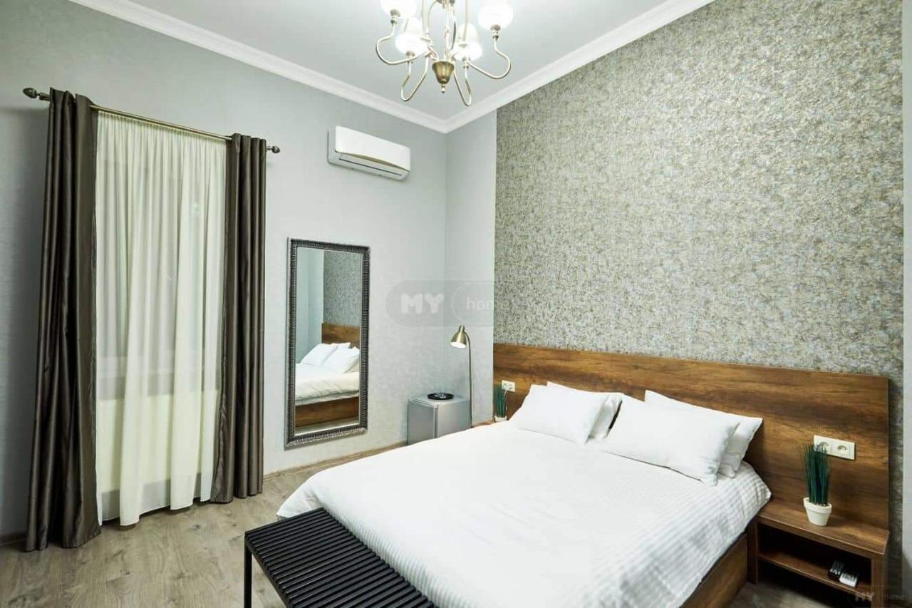 2Nd Floor Hotel Tbilisi Bagian luar foto