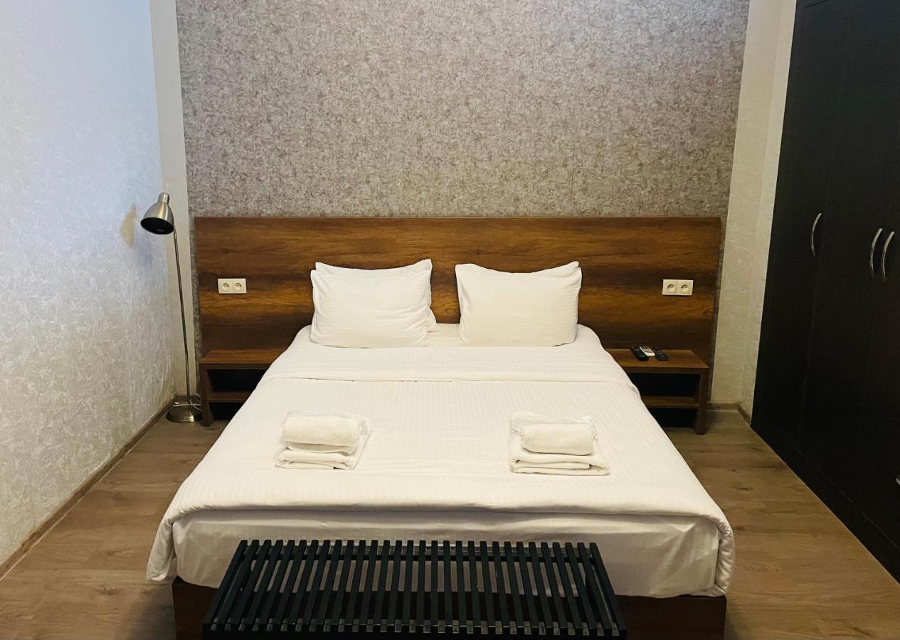 2Nd Floor Hotel Tbilisi Bagian luar foto