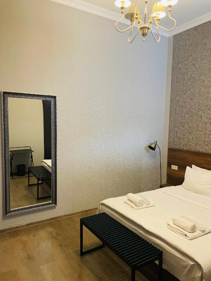 2Nd Floor Hotel Tbilisi Bagian luar foto