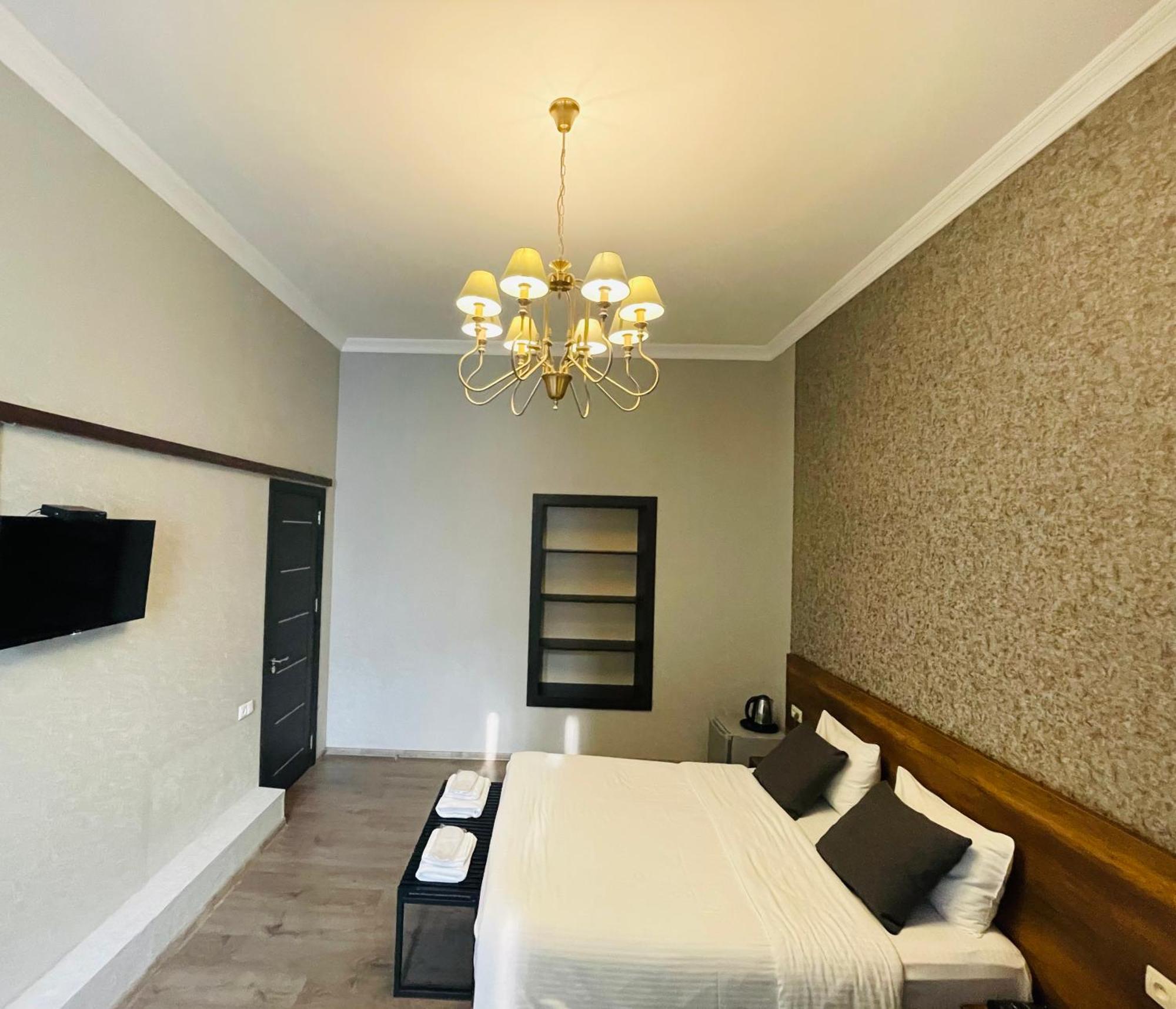 2Nd Floor Hotel Tbilisi Bagian luar foto